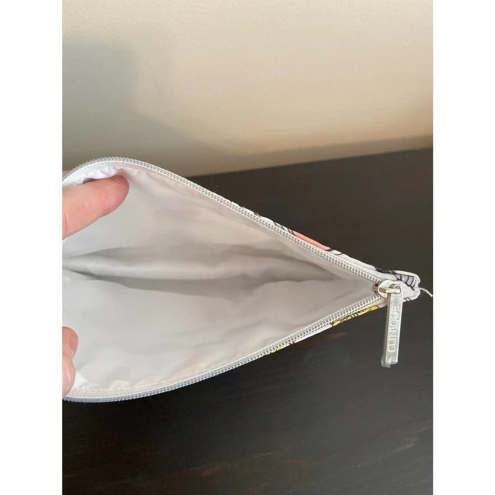 𝅺clinque makeup bag